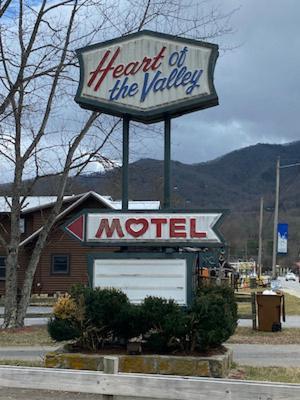 Heart Of The Valley Motel Мегги-Вэлли Экстерьер фото